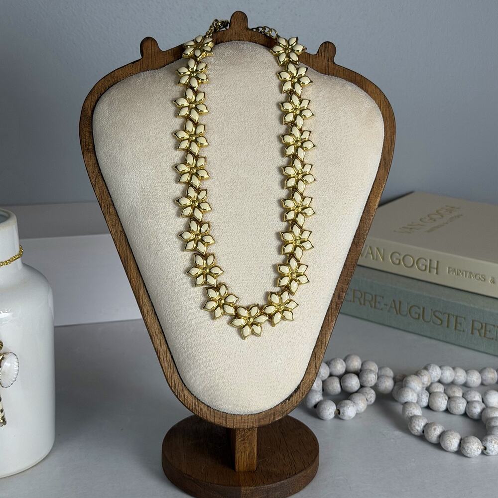 Simply Lovely VTG 1980s 17" Gold-Tone & Cream Enamel Flower-Link Necklace + 2"